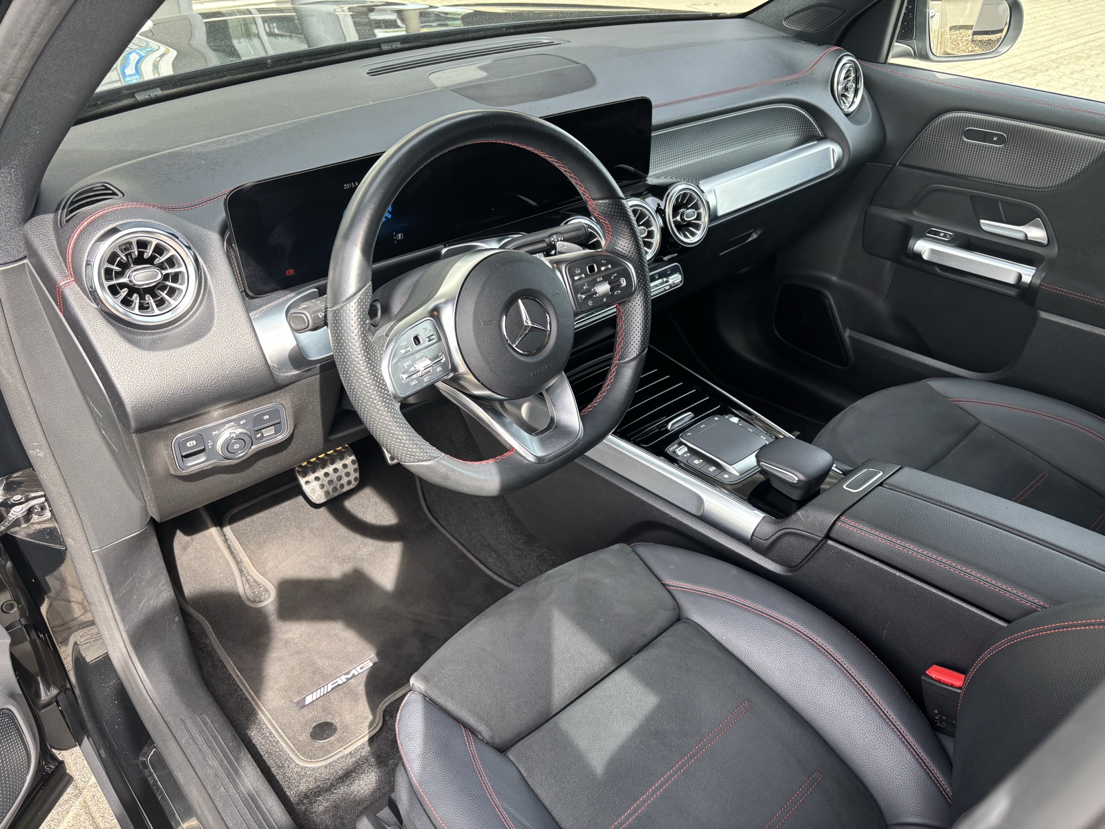 Mercedes-Benz EQB 300 4M