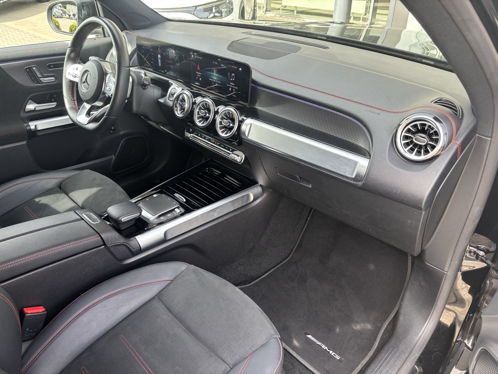 Mercedes-Benz EQB 300 4M