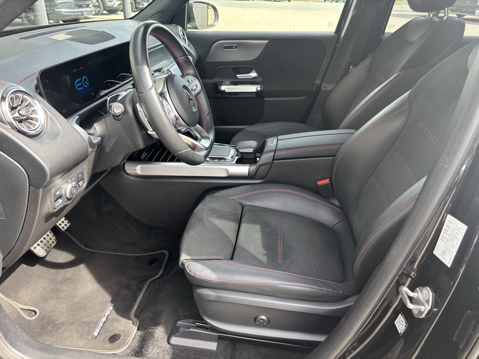 Mercedes-Benz EQB 300 4M