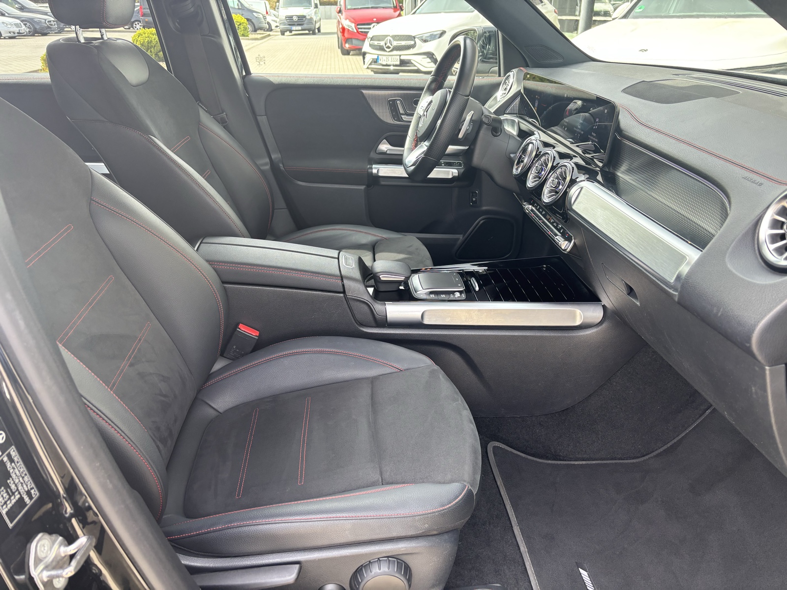 Mercedes-Benz EQB 300 4M