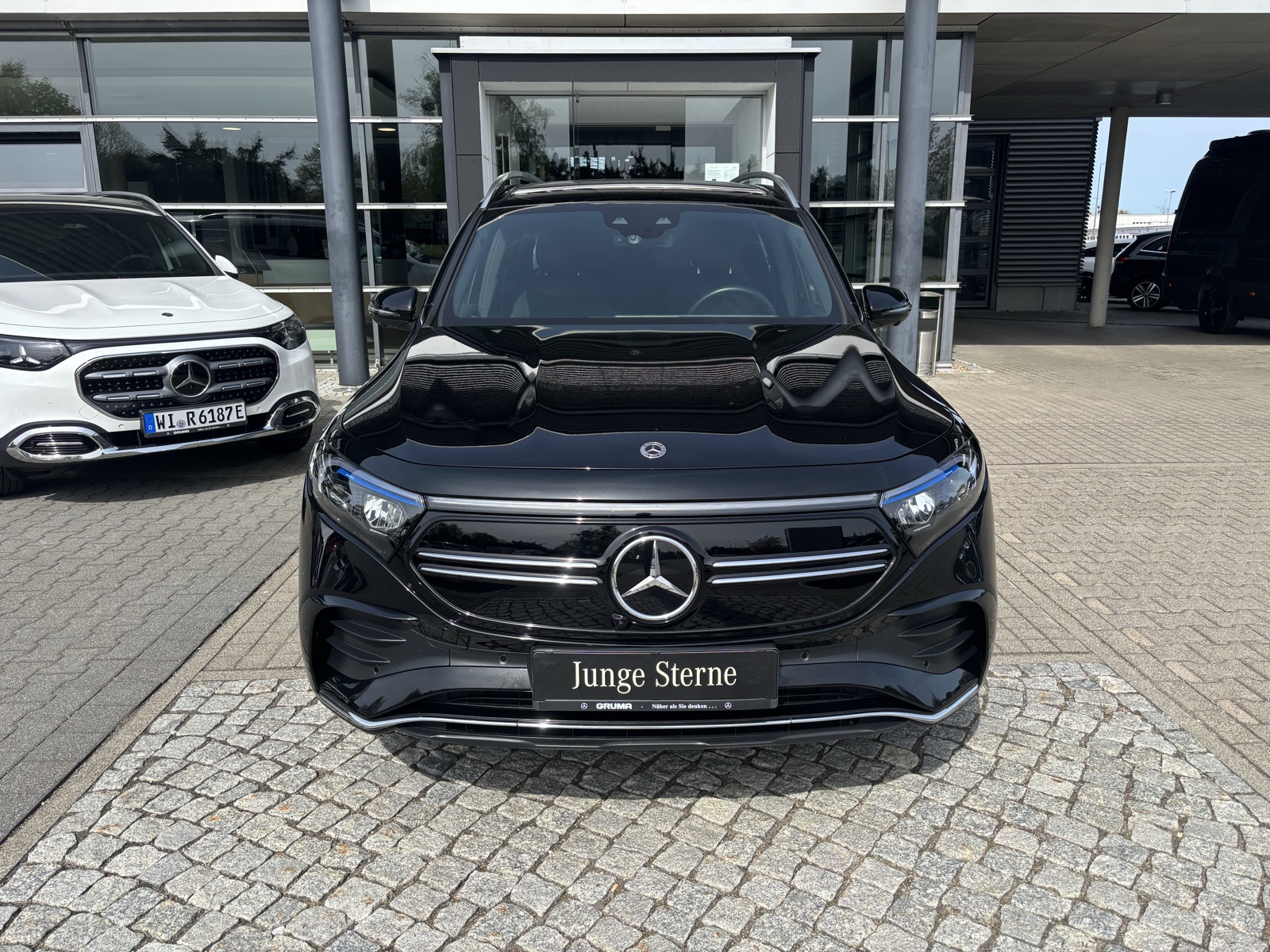 Mercedes-Benz EQB 300 4M