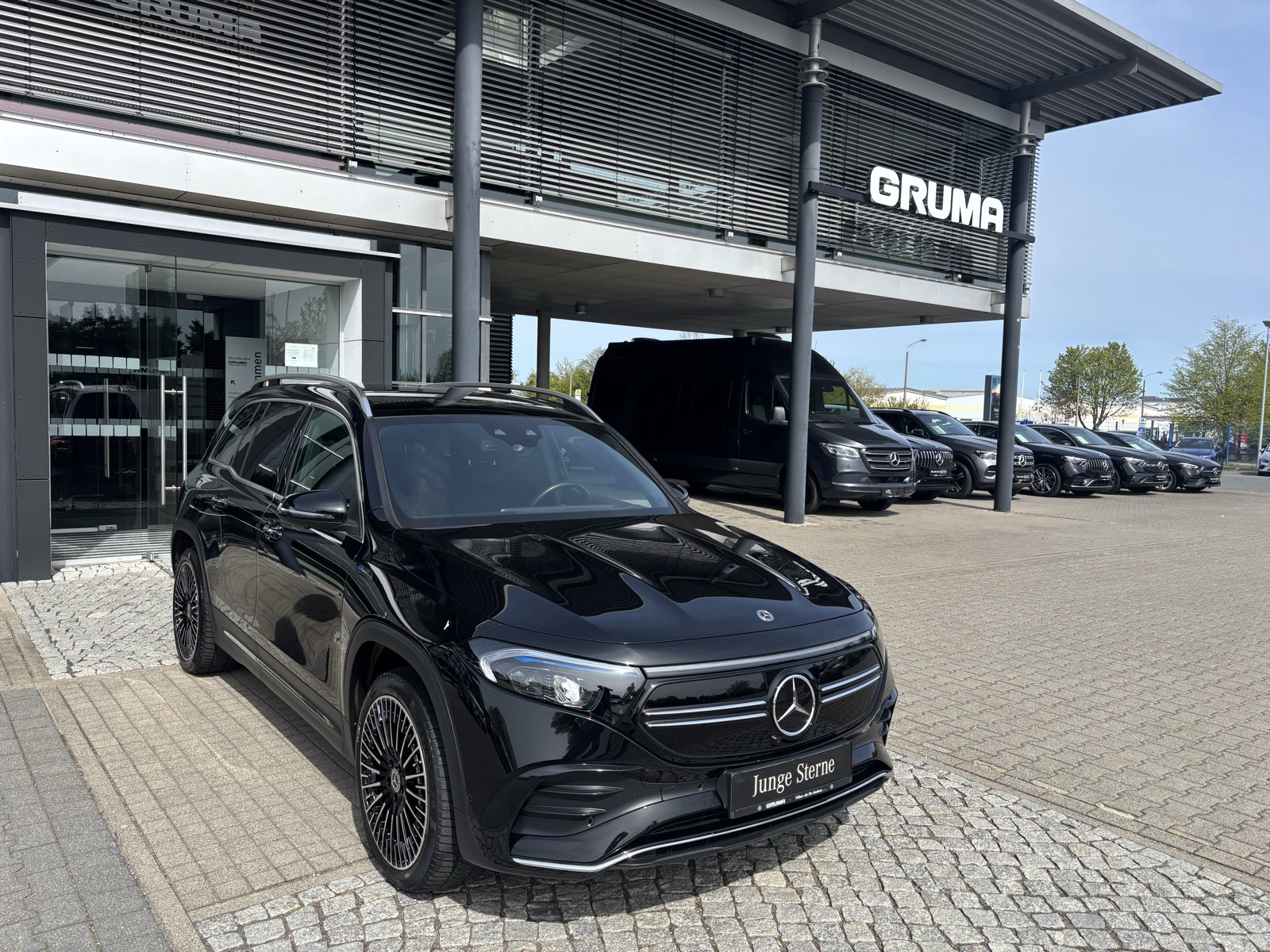 Mercedes-Benz EQB 300 4M