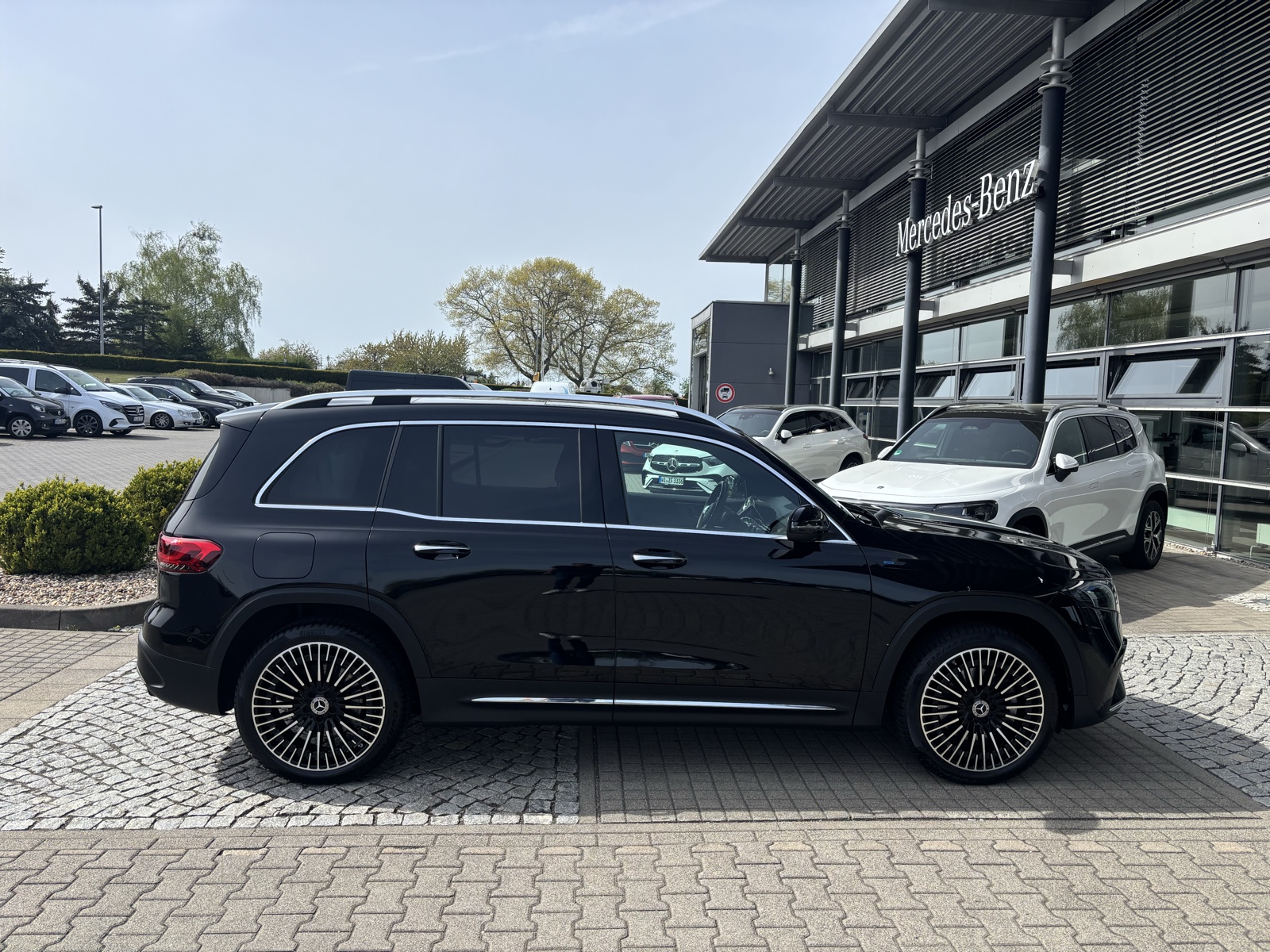 Mercedes-Benz EQB 300 4M