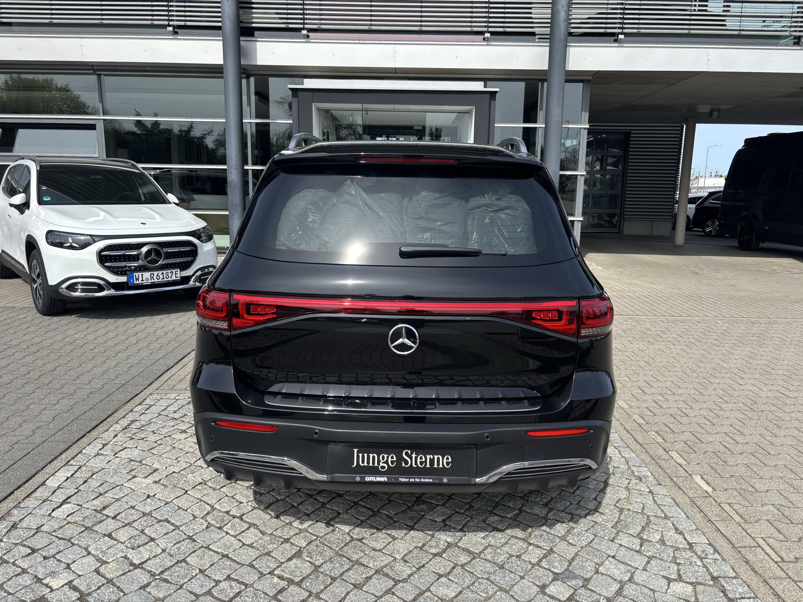 Mercedes-Benz EQB 300 4M