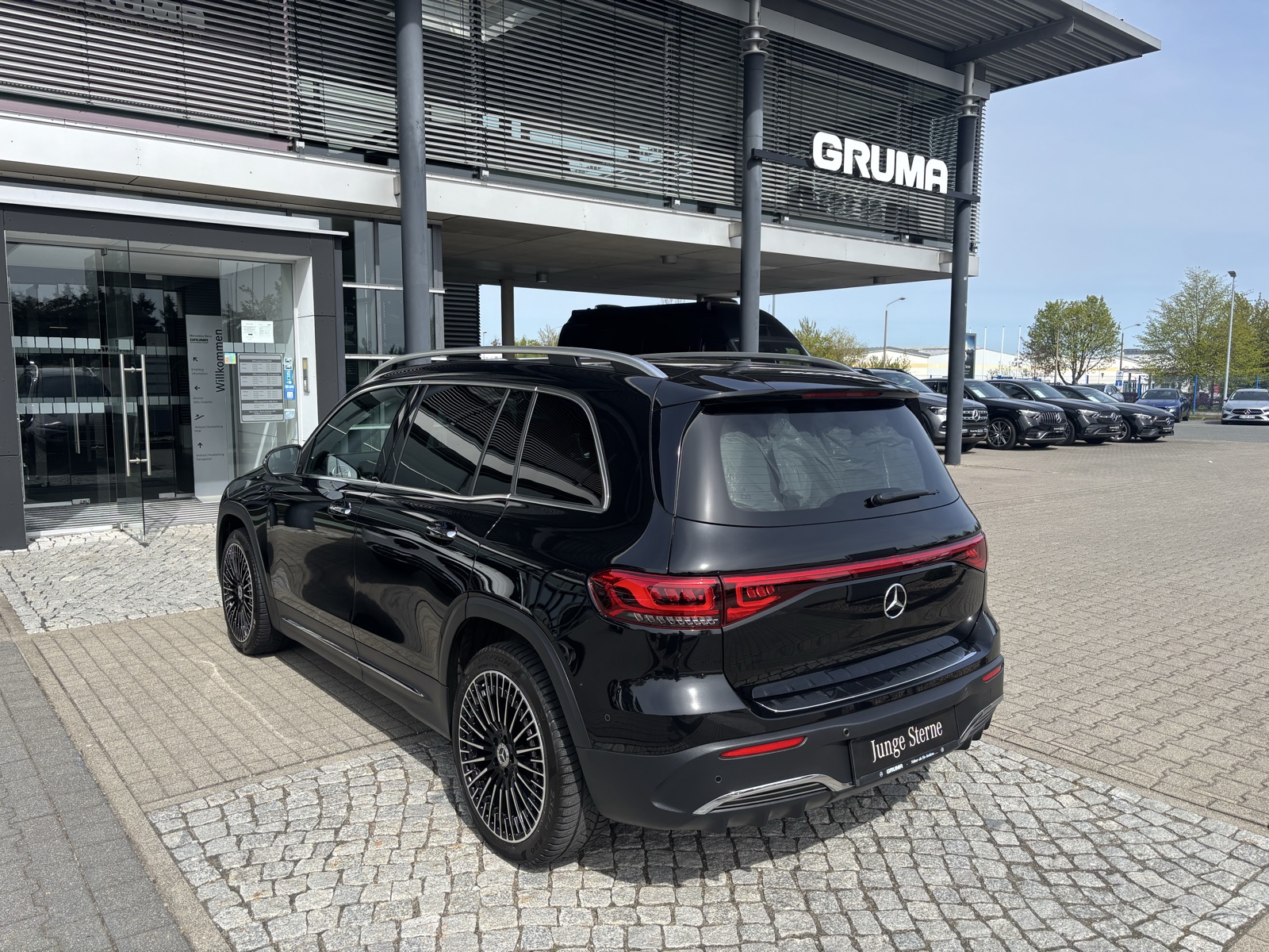 Mercedes-Benz EQB 300 4M