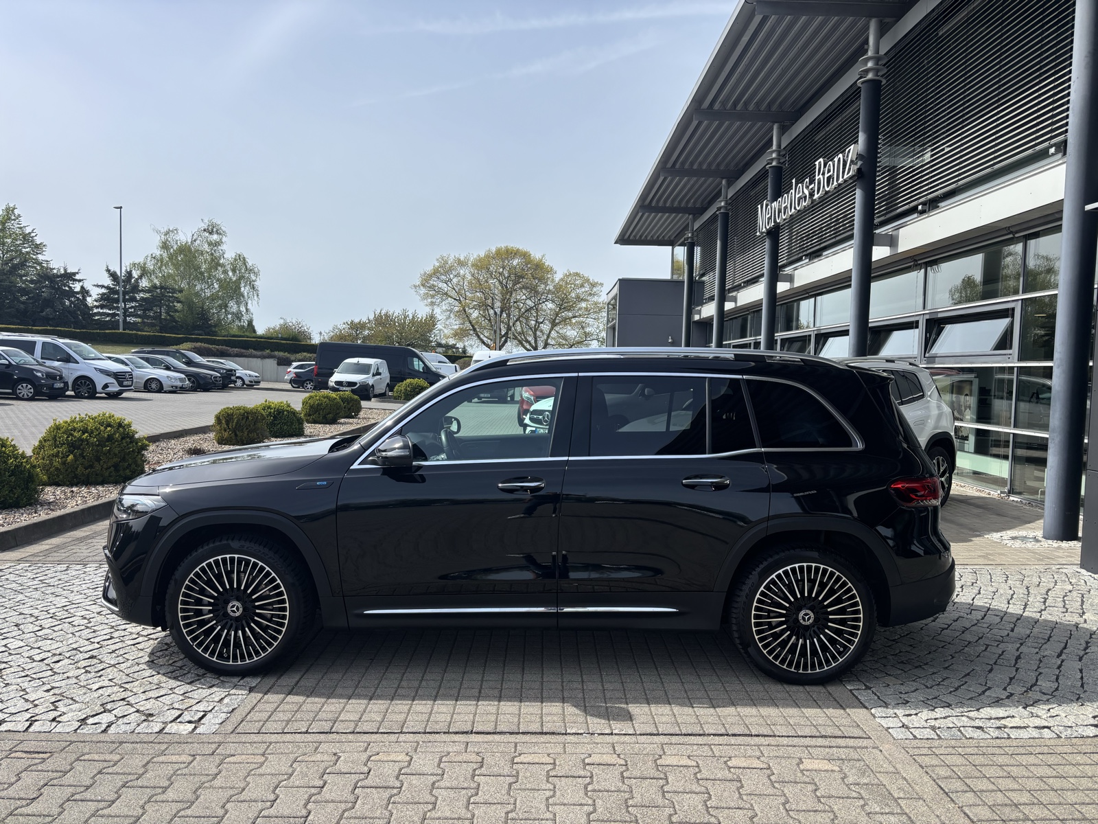 Mercedes-Benz EQB 300 4M