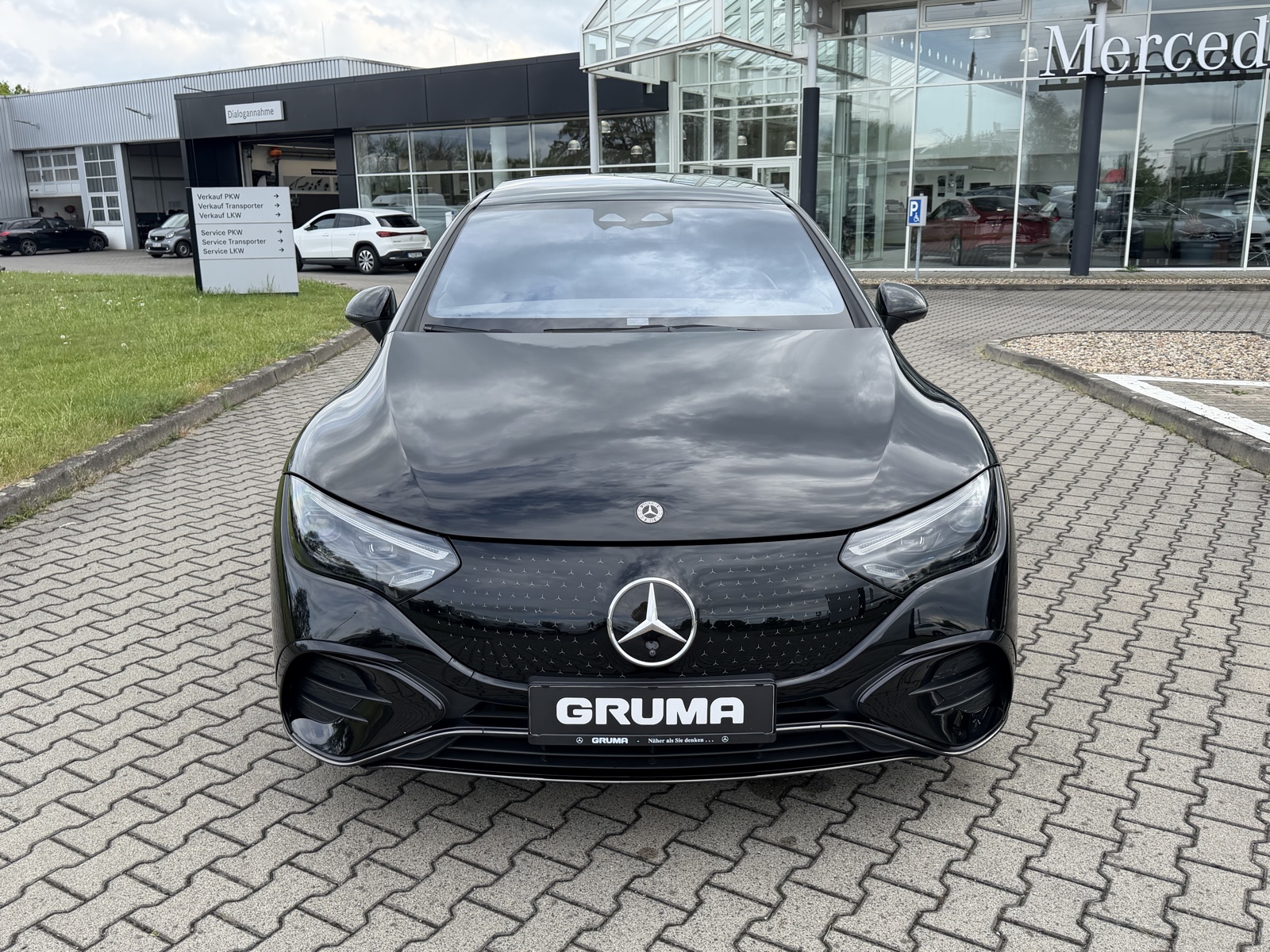 Mercedes-Benz EQE 300 