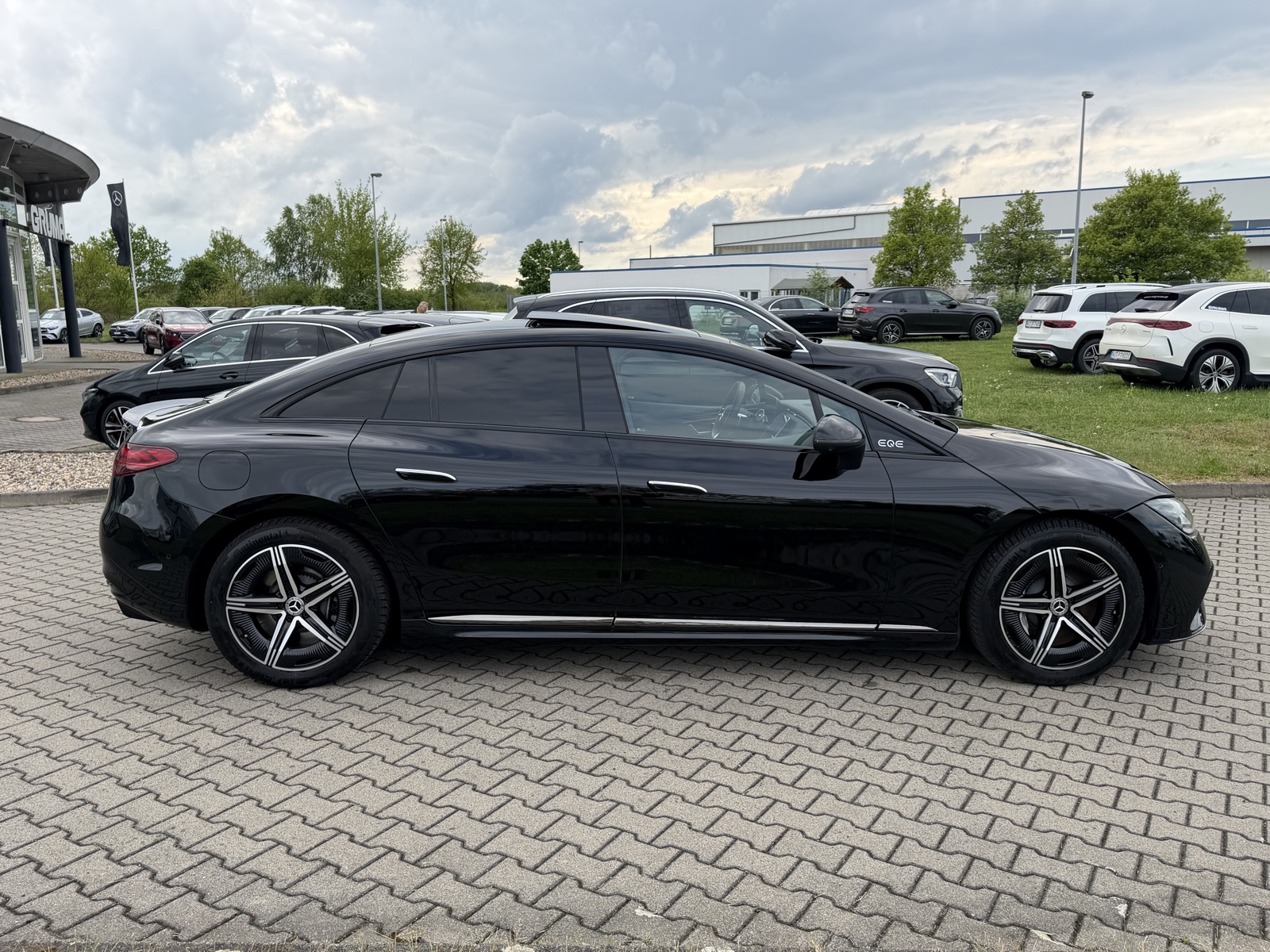 Mercedes-Benz EQE 300 