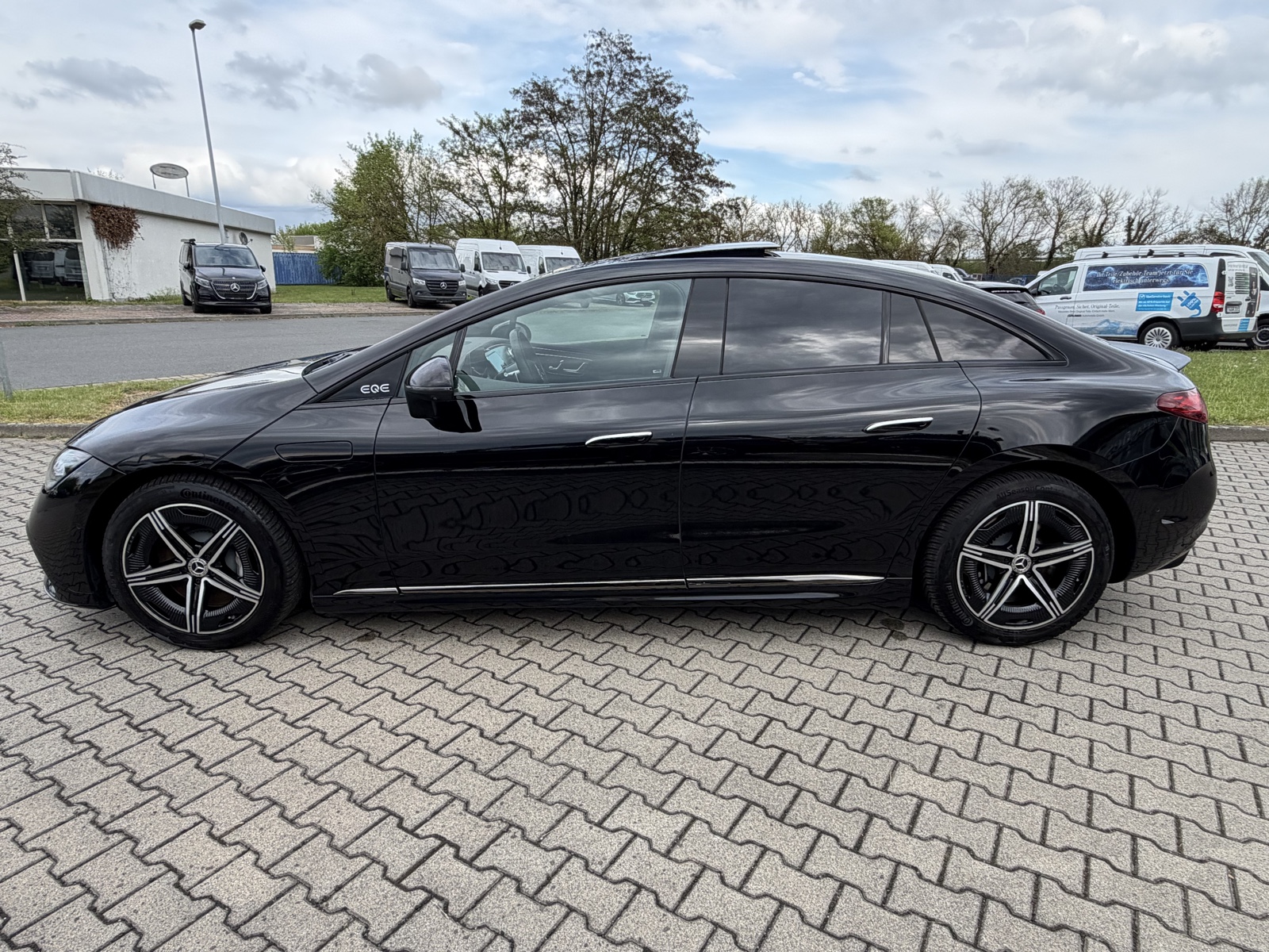 Mercedes-Benz EQE 300 