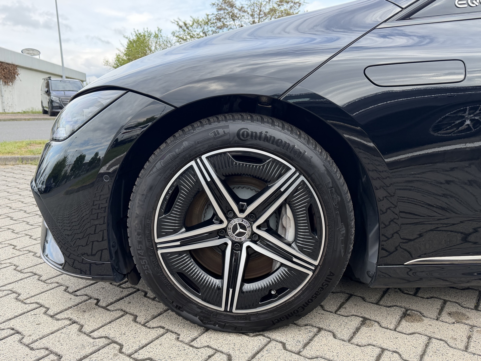 Mercedes-Benz EQE 300 