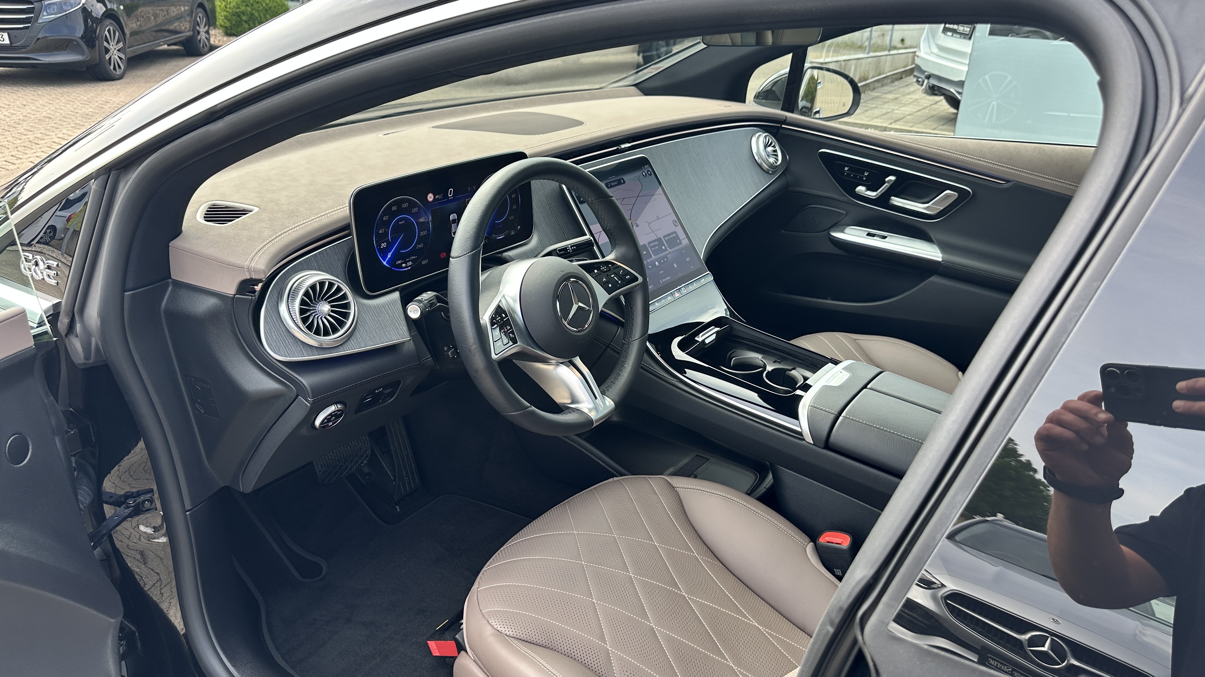 Mercedes-Benz EQE 350 4M