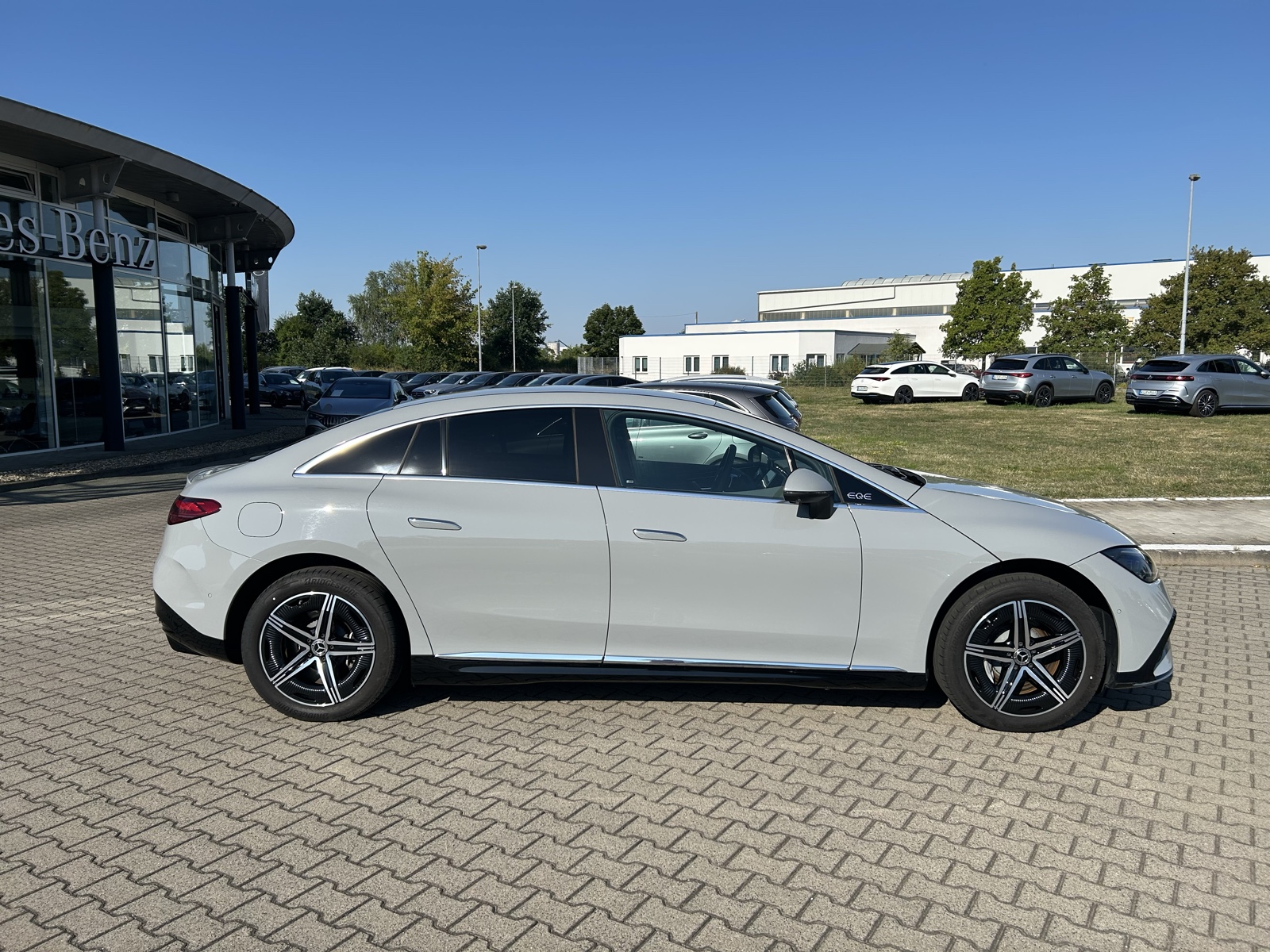 Mercedes-Benz EQE 300 