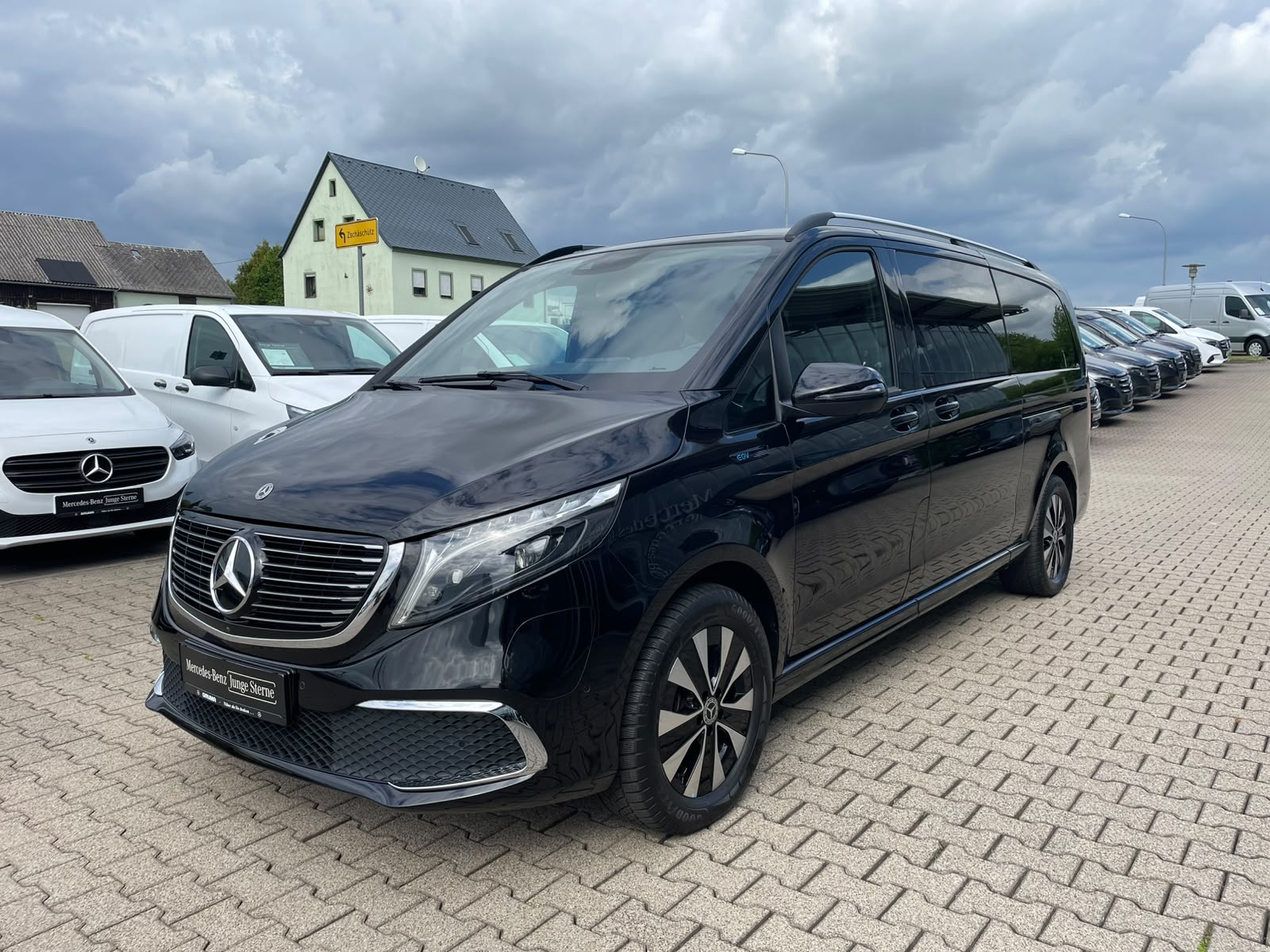 Mercedes-Benz EQV 300 AVANTGARDE Extralang