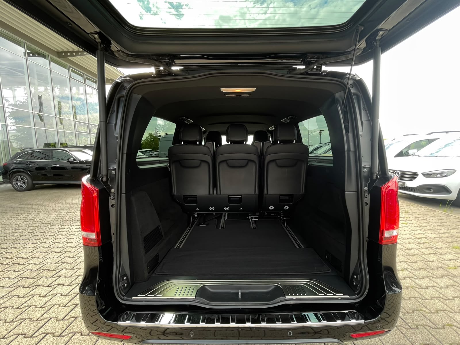 Mercedes-Benz EQV 300 AVANTGARDE Extralang