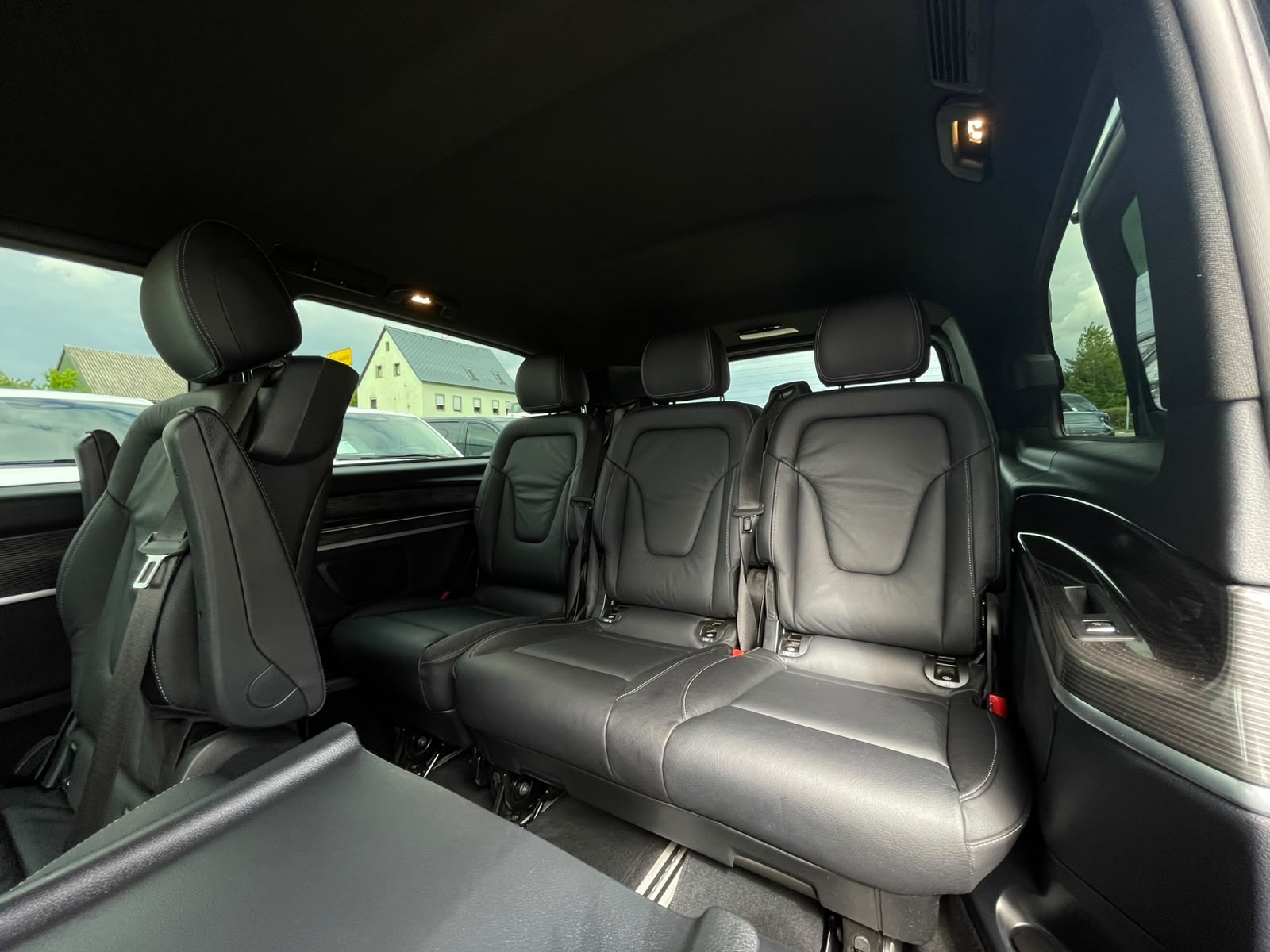 Mercedes-Benz EQV 300 AVANTGARDE Extralang