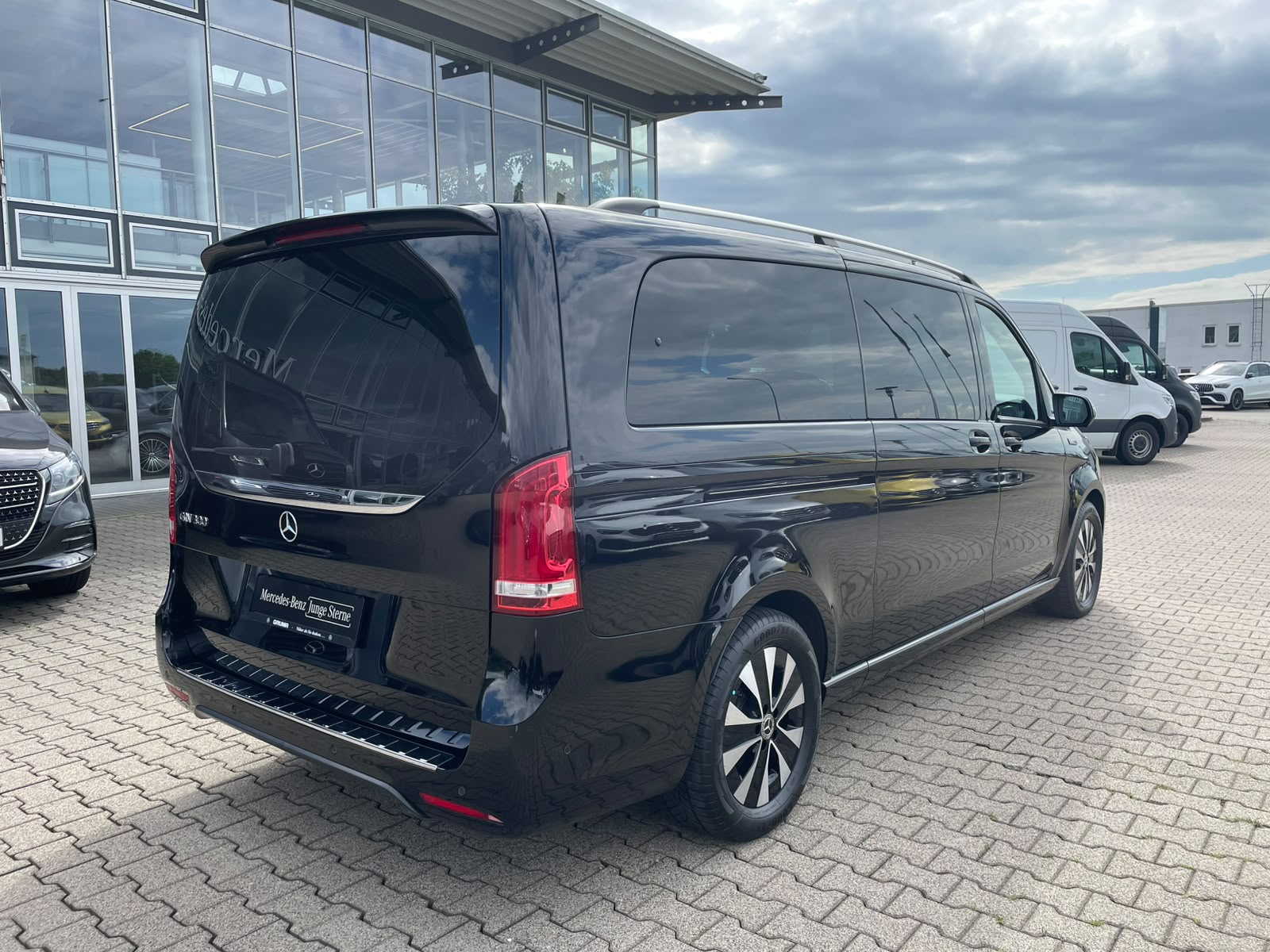 Mercedes-Benz EQV 300 AVANTGARDE Extralang