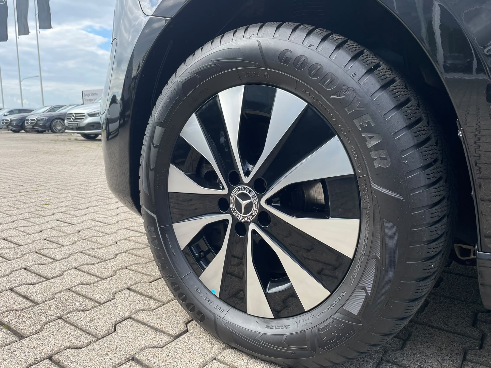 Mercedes-Benz EQV 300 AVANTGARDE Extralang