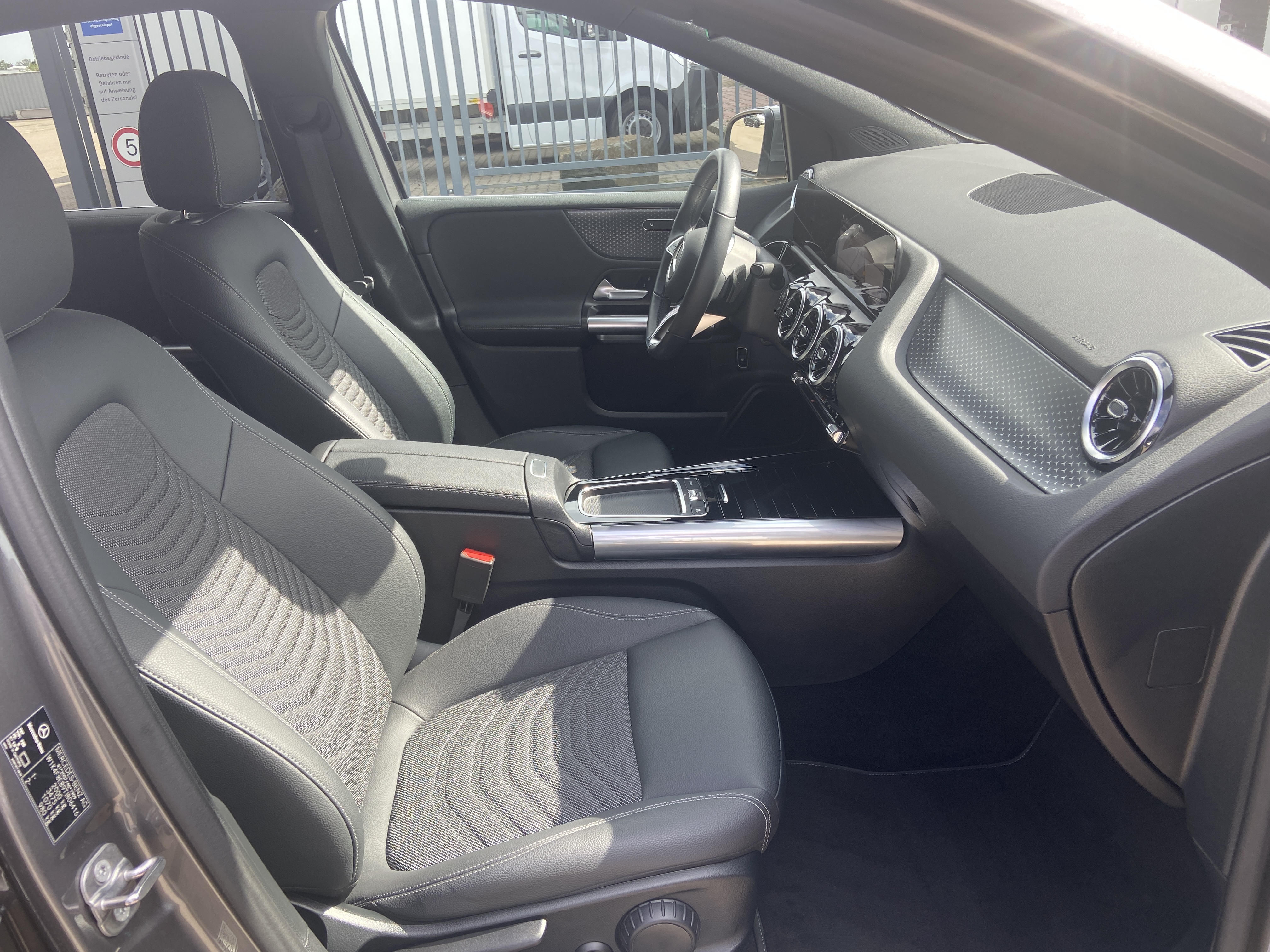 Mercedes-Benz B 180 