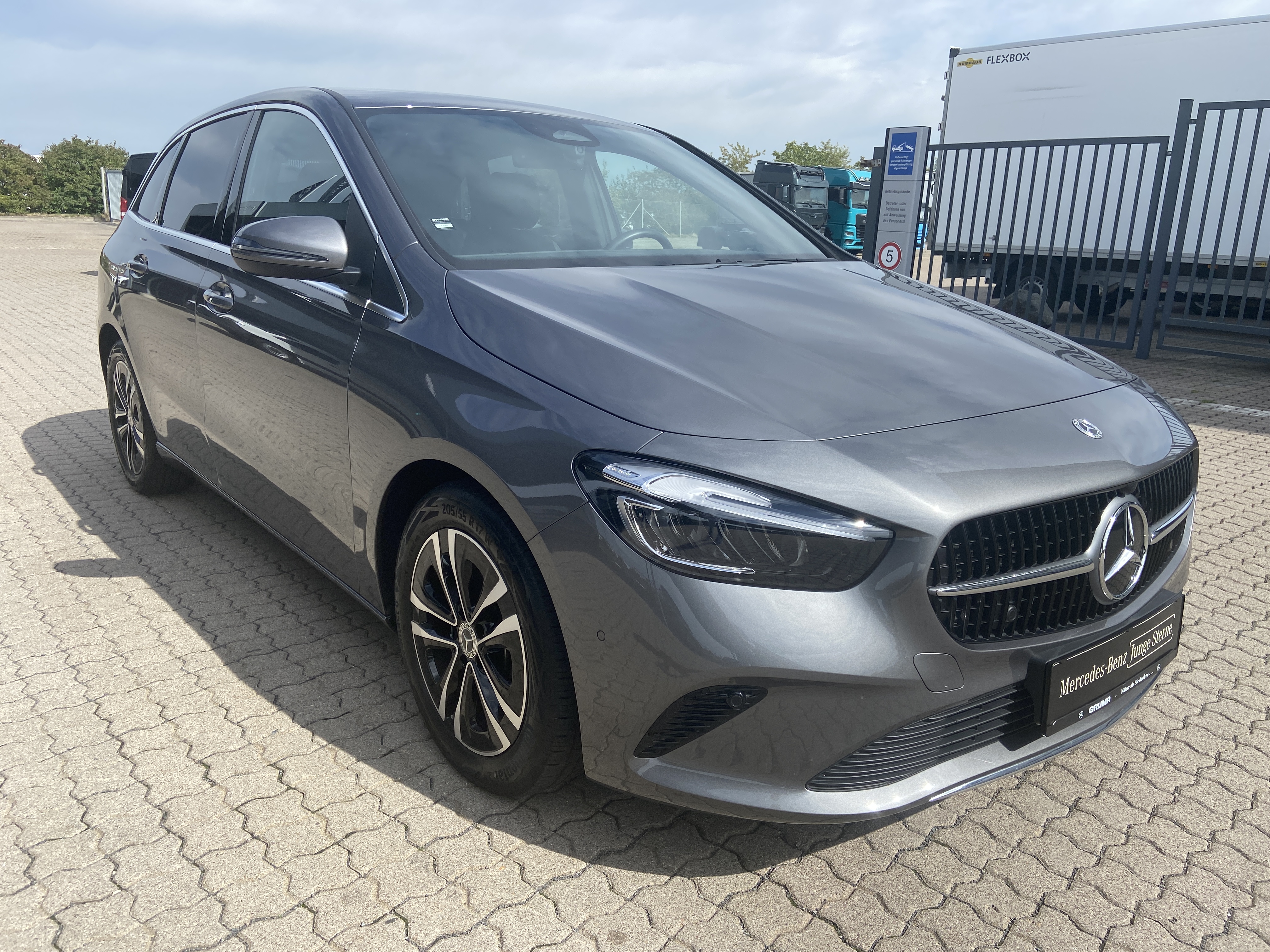 Mercedes-Benz B 180 