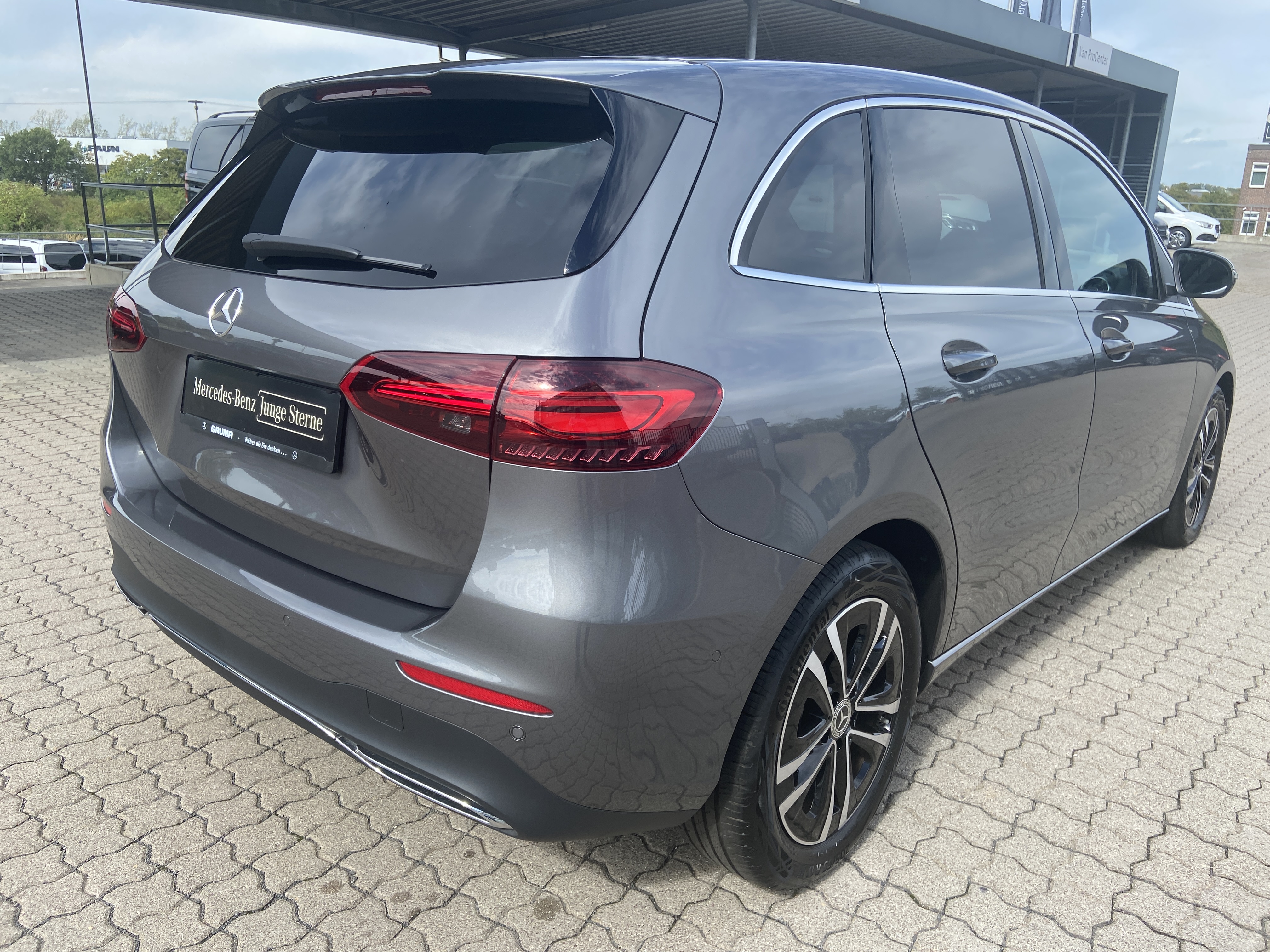 Mercedes-Benz B 180 
