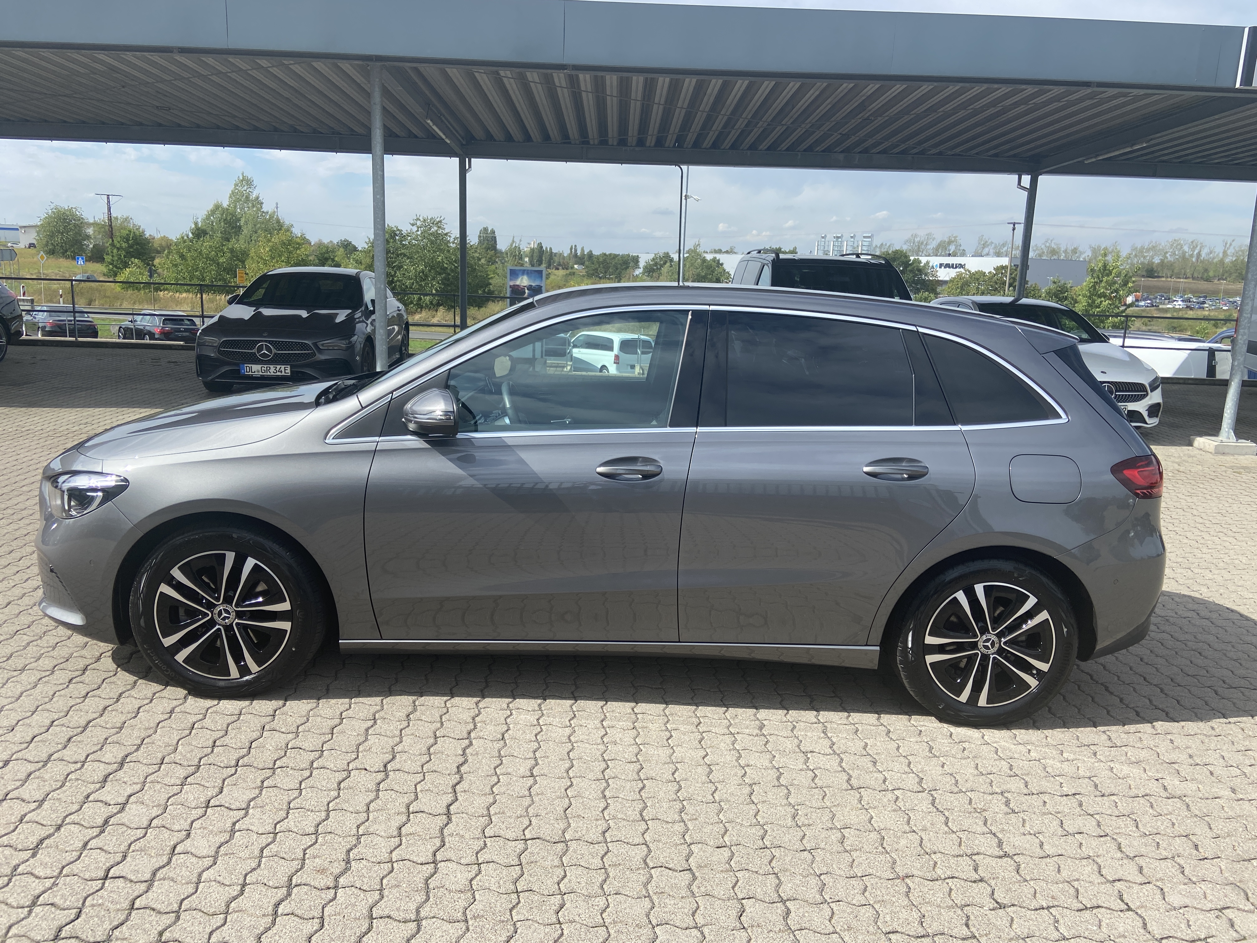 Mercedes-Benz B 180 