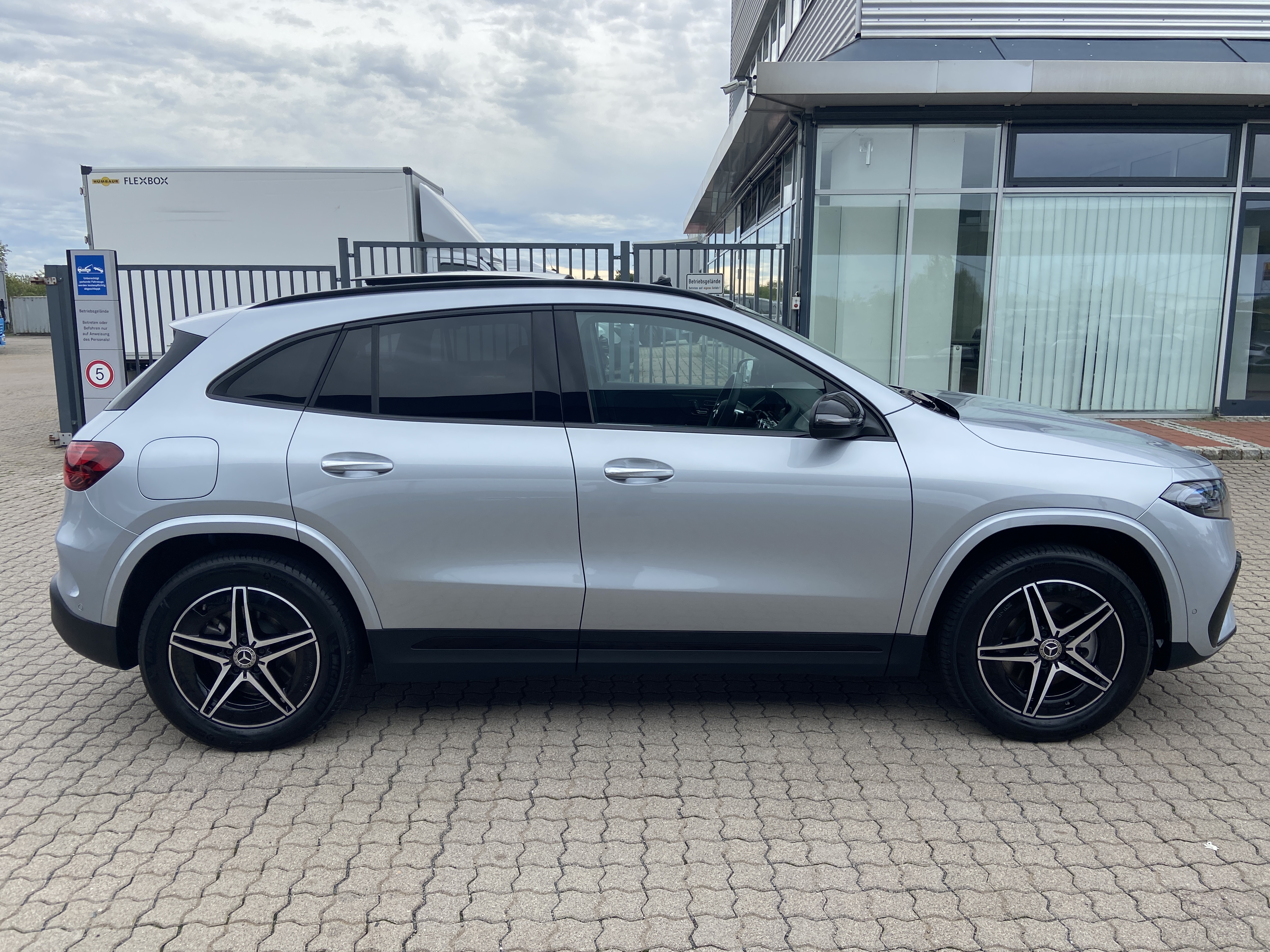 Mercedes-Benz EQA 300 4MATIC